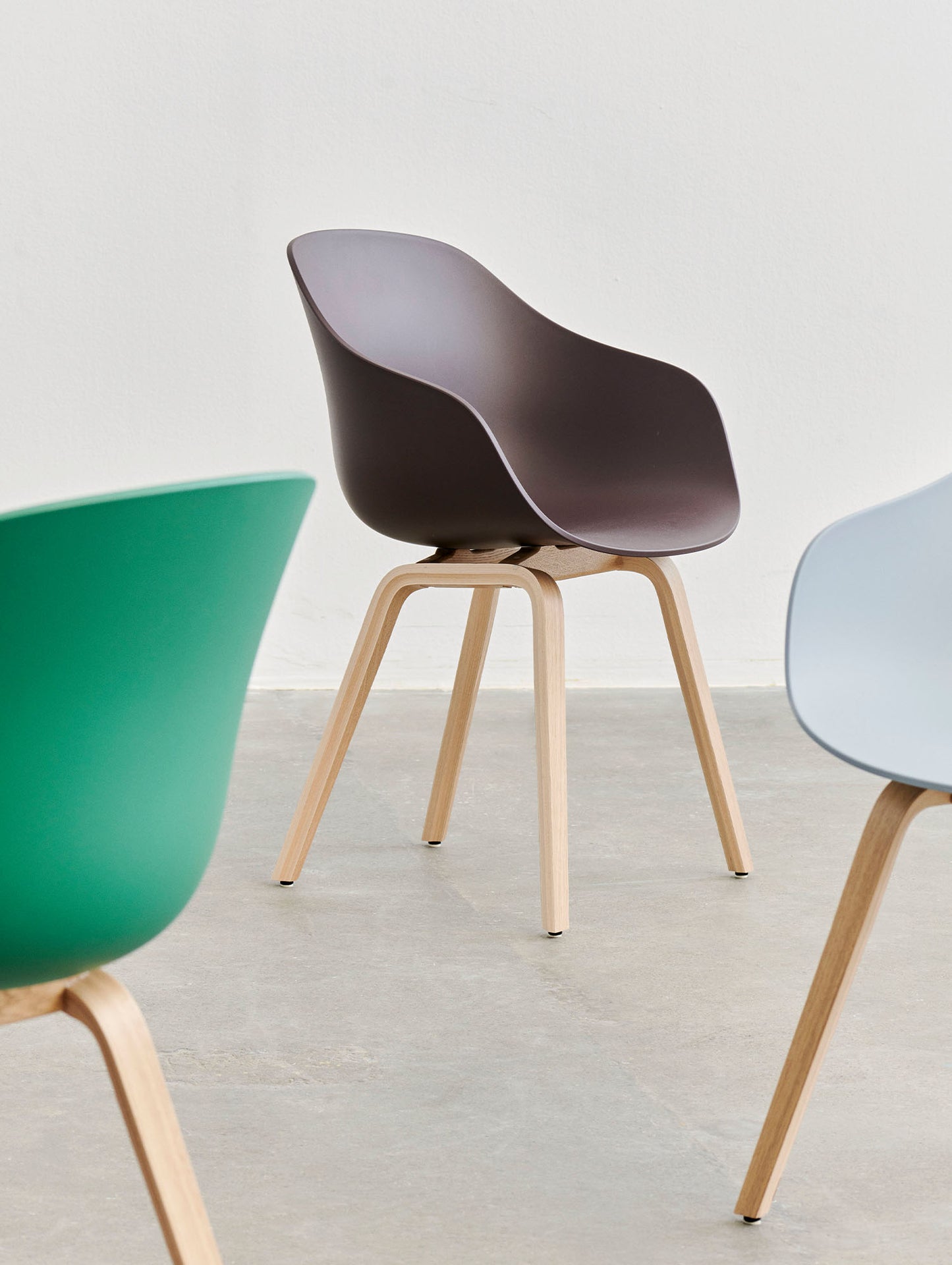 About A Chair AAC 222 - New Colours by HAY / Raisin Shell / Lacquered Oak Base