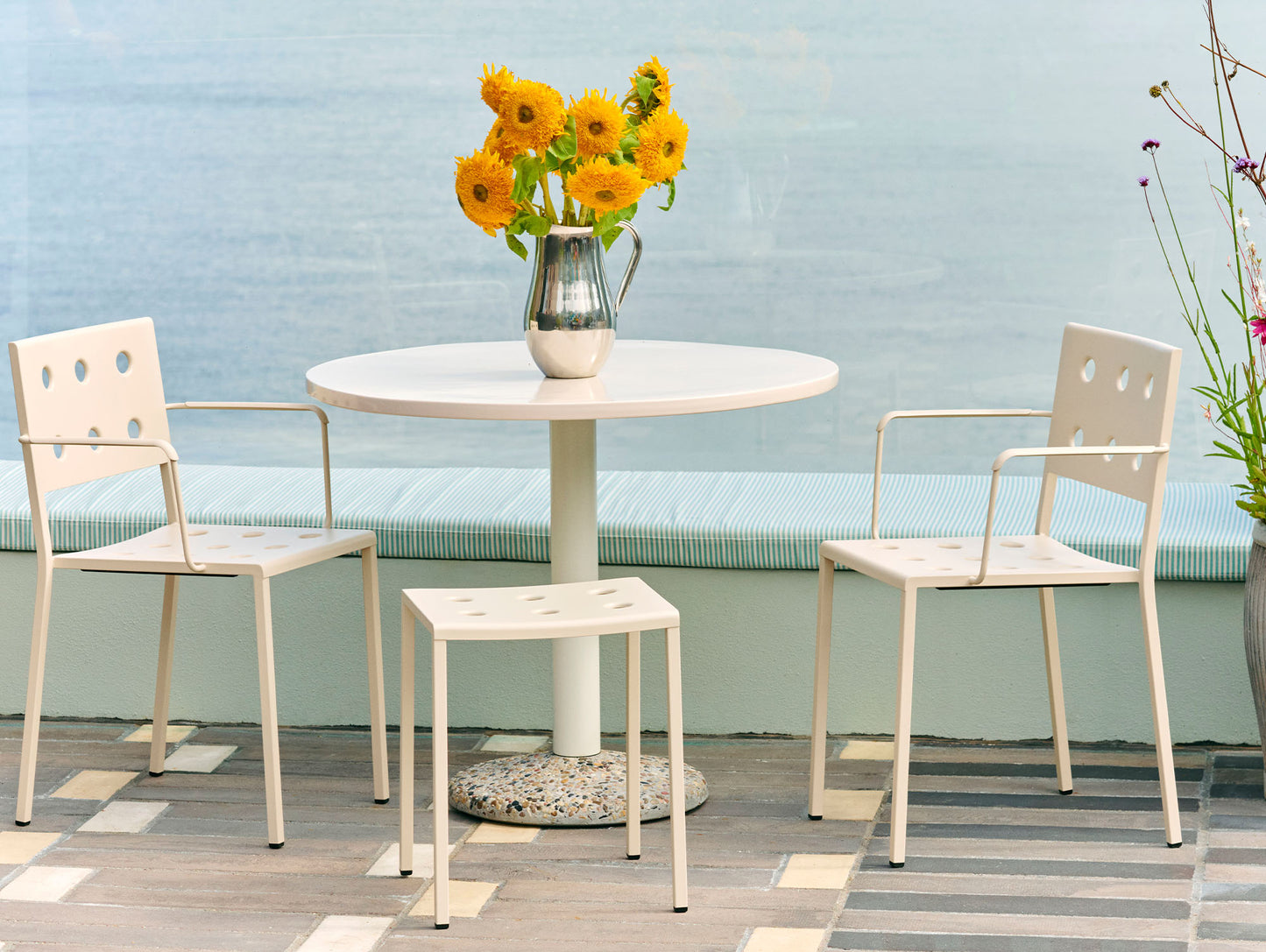 Ceramic Table by HAY - D90 cm / Warm White