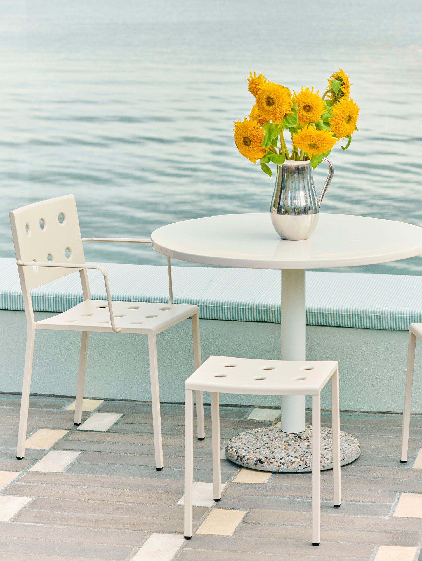 Ceramic Table by HAY - D90 cm / Warm White