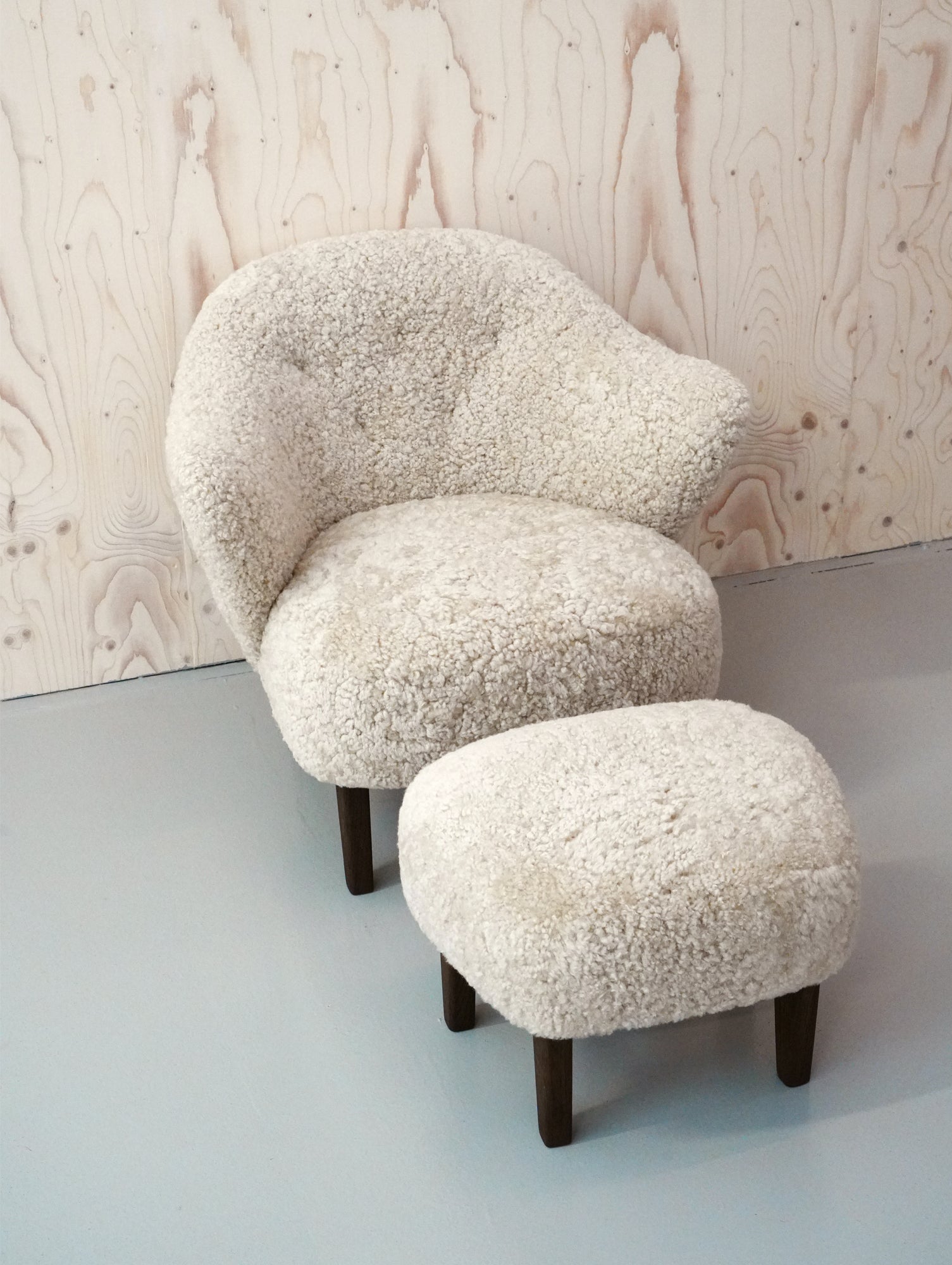 Ingeborg Lounge Chair by Audo Copenhagen - Dark Stained Oak / Sheepskin Moonlight Ingeborg