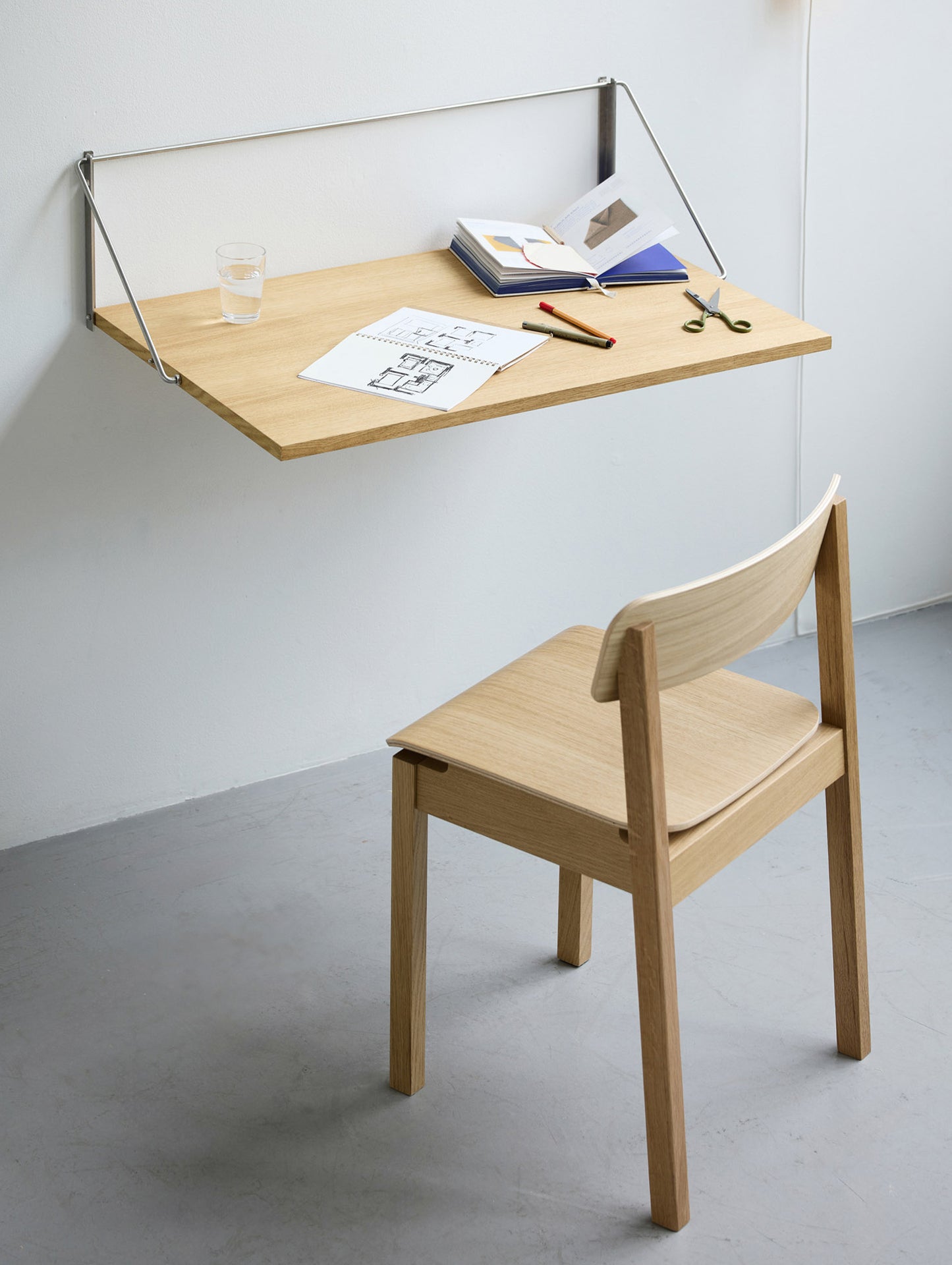 Everyday Chair by Moebe - Lacquered Oak