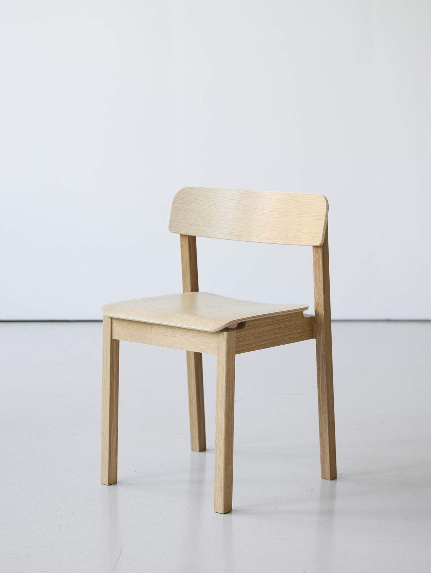 Everyday Chair by Moebe - Lacquered Oak