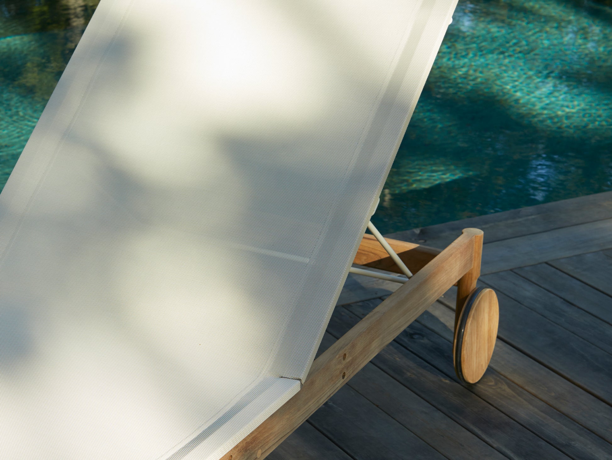 Pelagus Sunbed by Skagerak