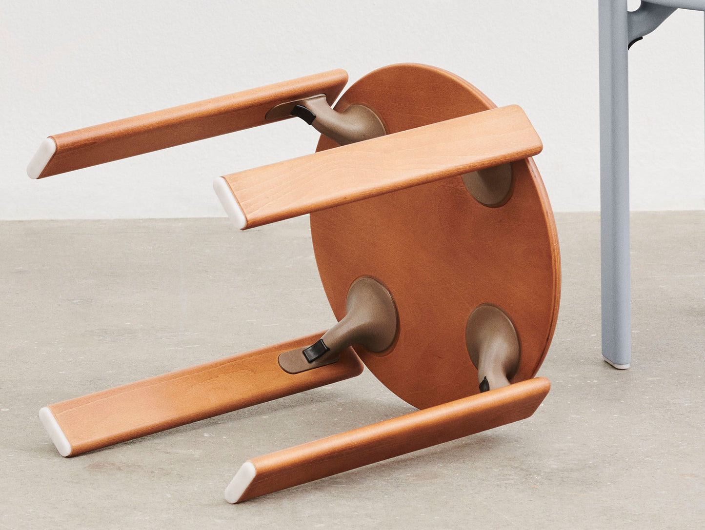 Rey Low Stool by HAY - Umber