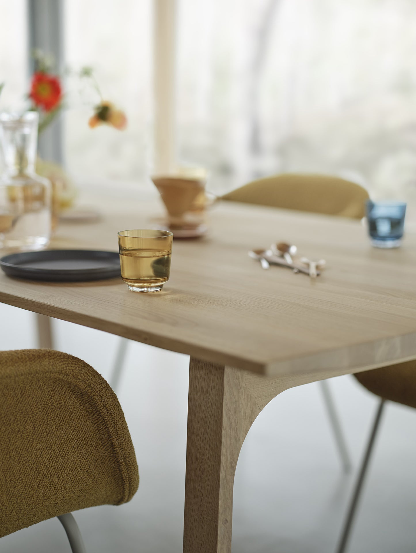 Earnest Extendable Table by Muuto - 205x100 / Oiled Oak
