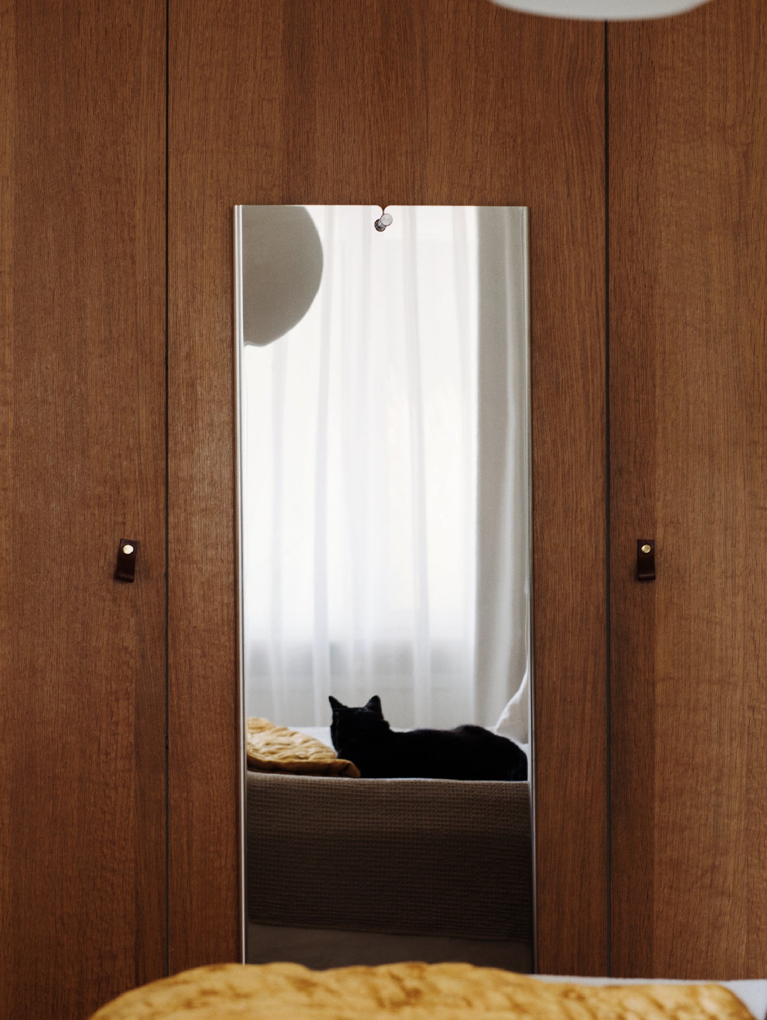 Large Memory Mirror by Massproductions