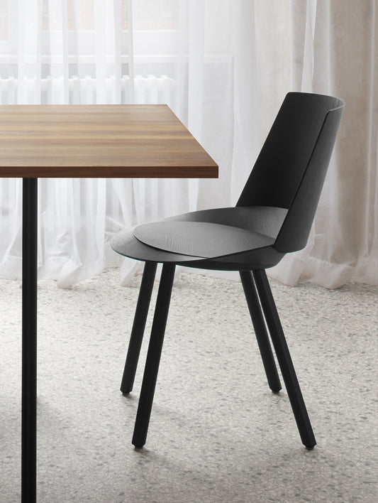 CH04 Houdini Chair by e15 - Jet Black