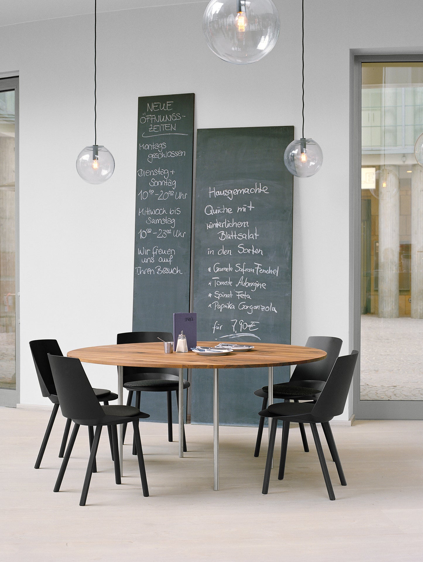 CH04 Houdini Chair by e15 - Jet Black