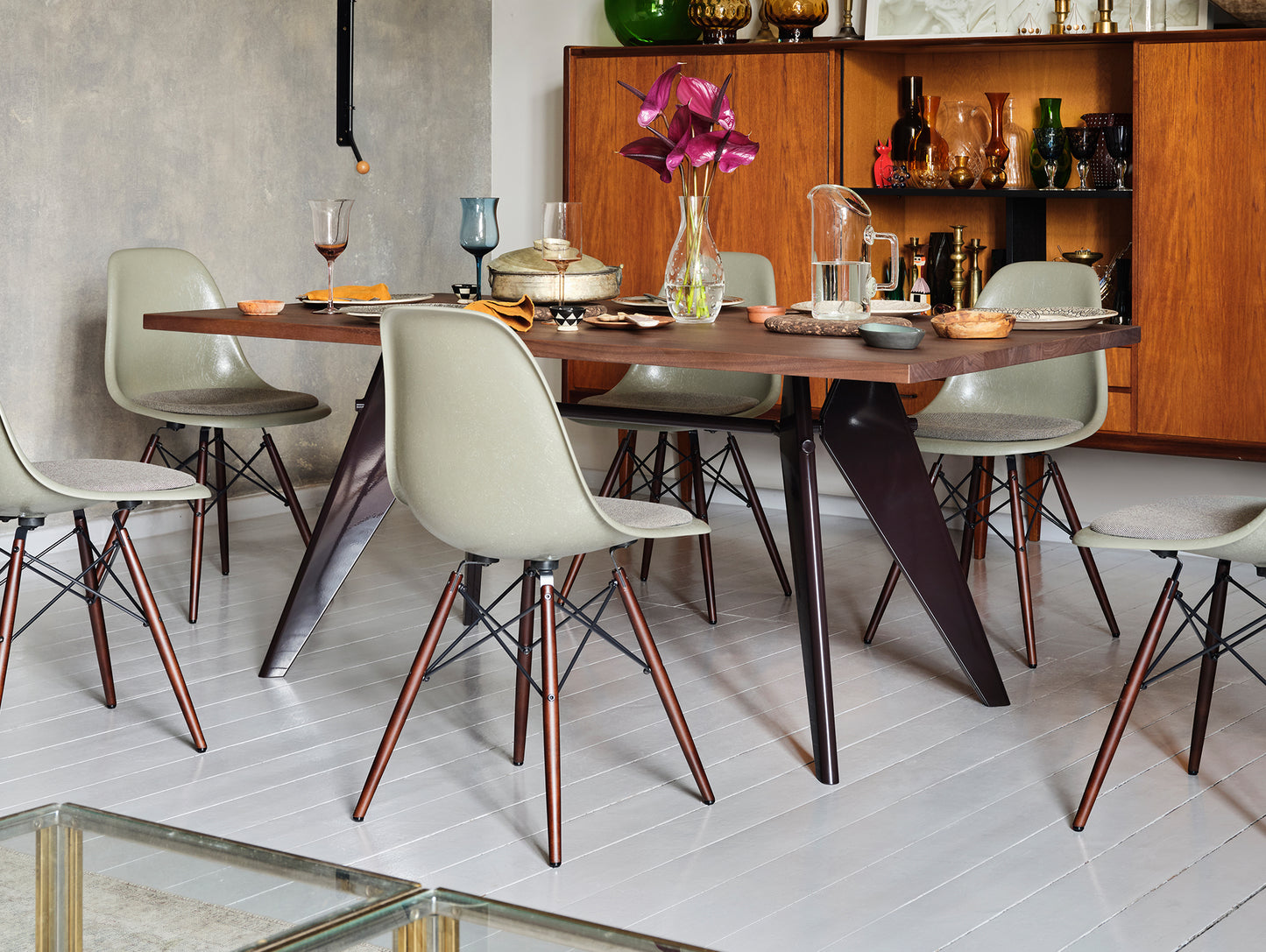 EM Table (Solid Oak Tabletop) by Vitra - Length 180 cm / American Walnut Tabletop / Deep Black Base