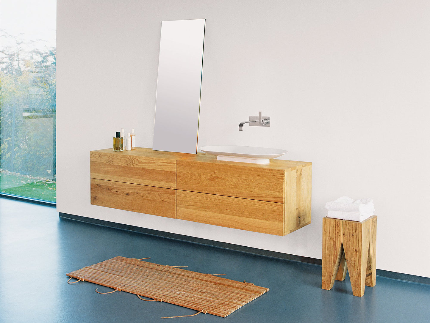 Backenzahn Side Table