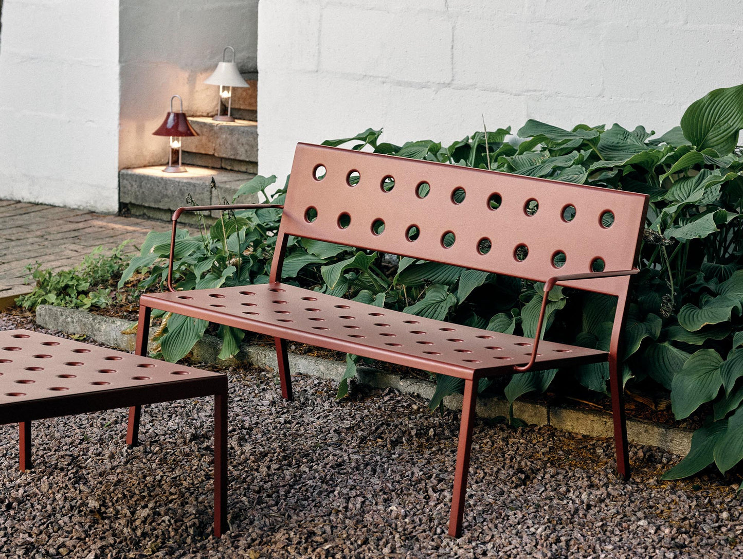 Balcony Outdoor Lounge Bench with Armrest by HAY - Iron Red