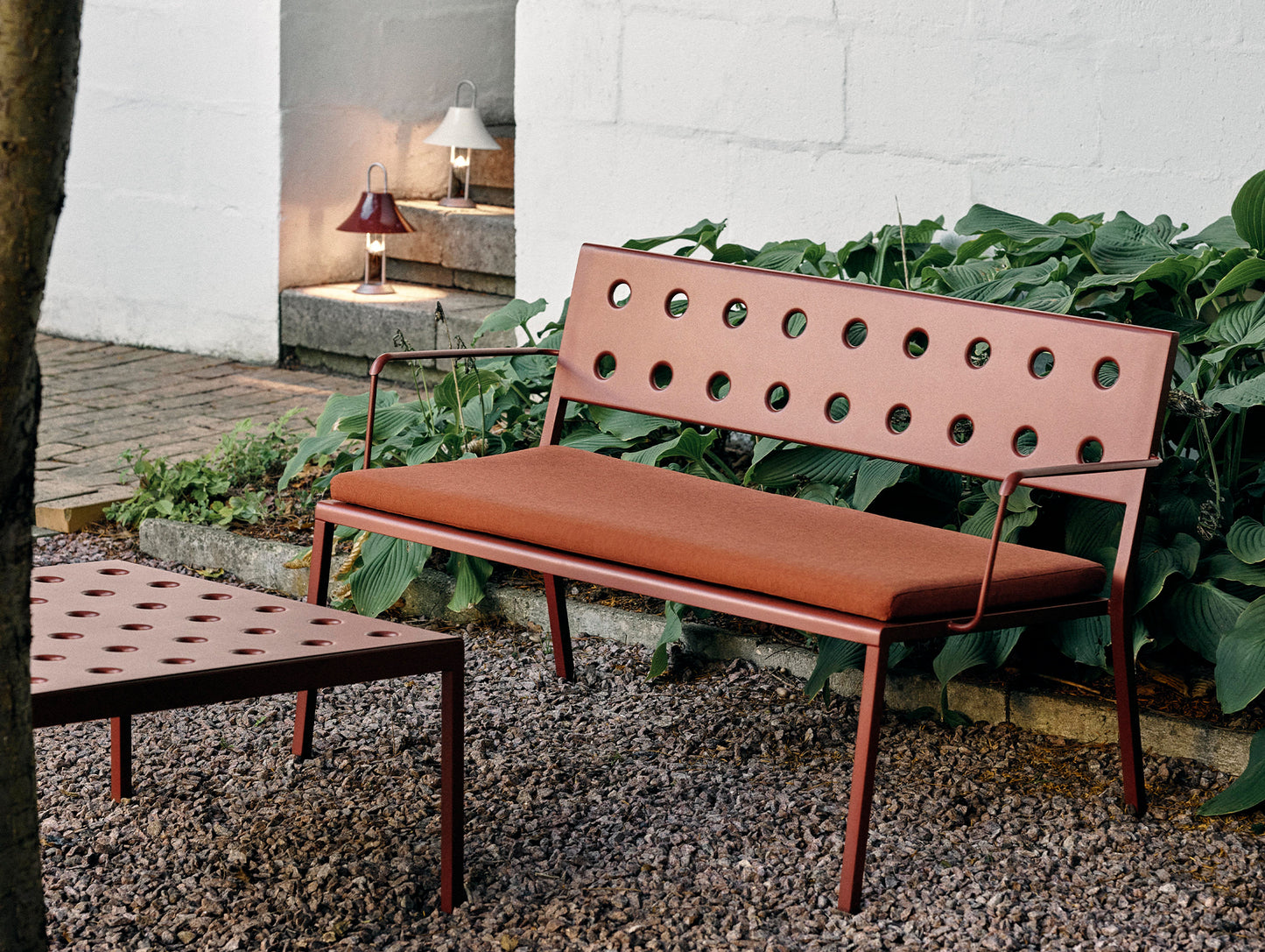 Balcony Outdoor Lounge Bench with Armrest by HAY - Iron Red