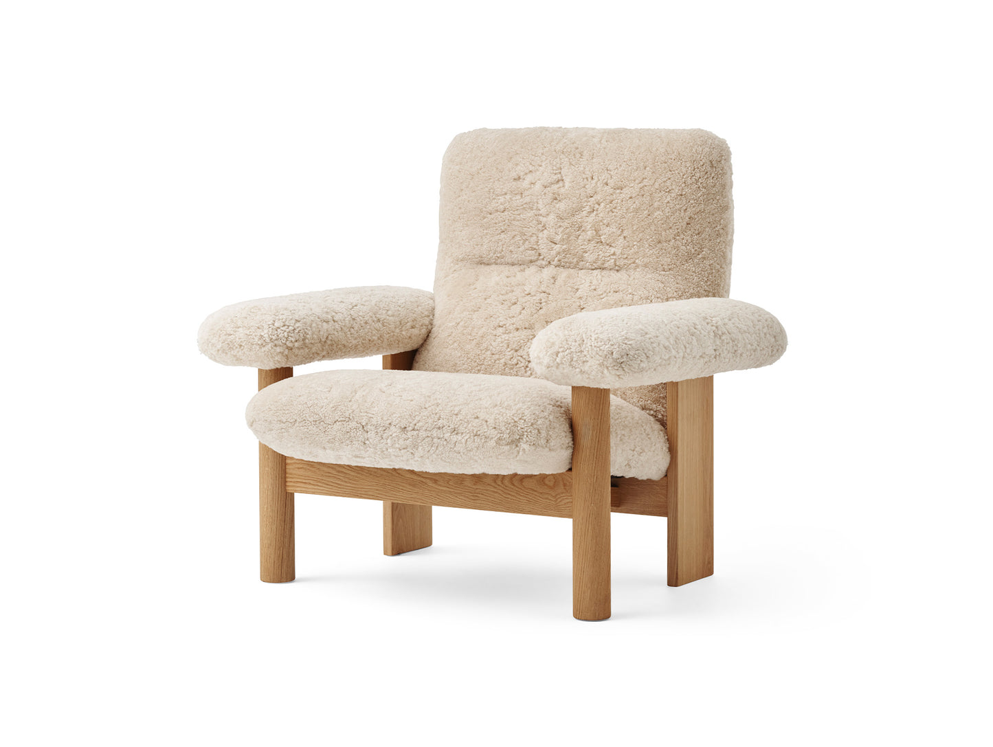 Brasilia Lounge Chair / Oiled Oak / Sheepskin Nature by Menu