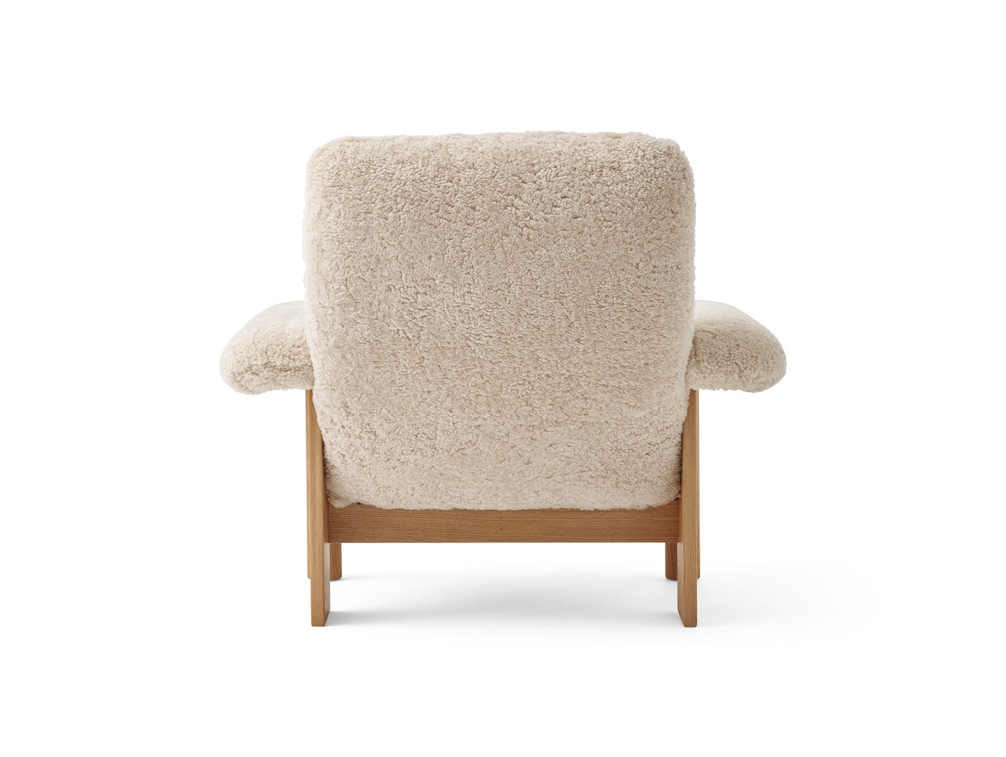 Brasilia Lounge Chair / Oiled Oak / Sheepskin Nature by Menu