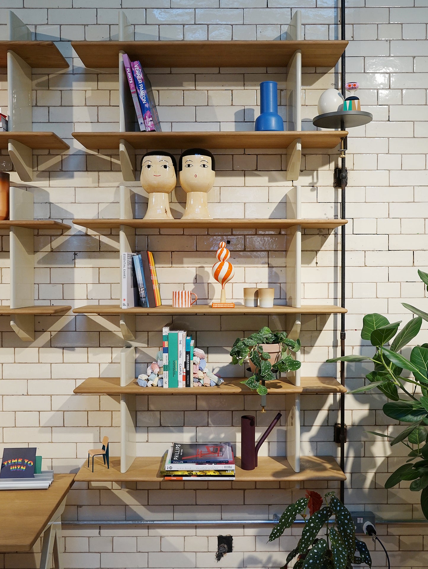 Rayonnage Mural by Vitra - Oiled Solid Oak Shelves / Ecru Wall Brackets