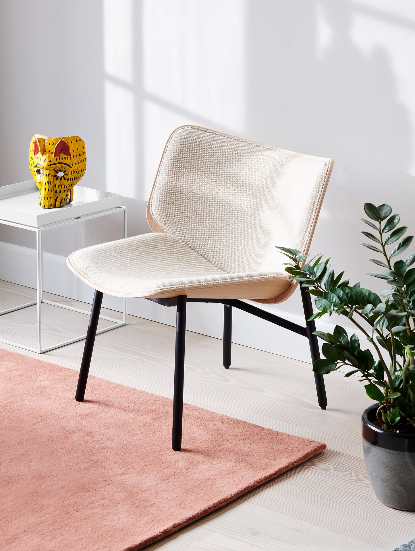 Dapper Lounge Chair / Hallingdal 200 / By HAY