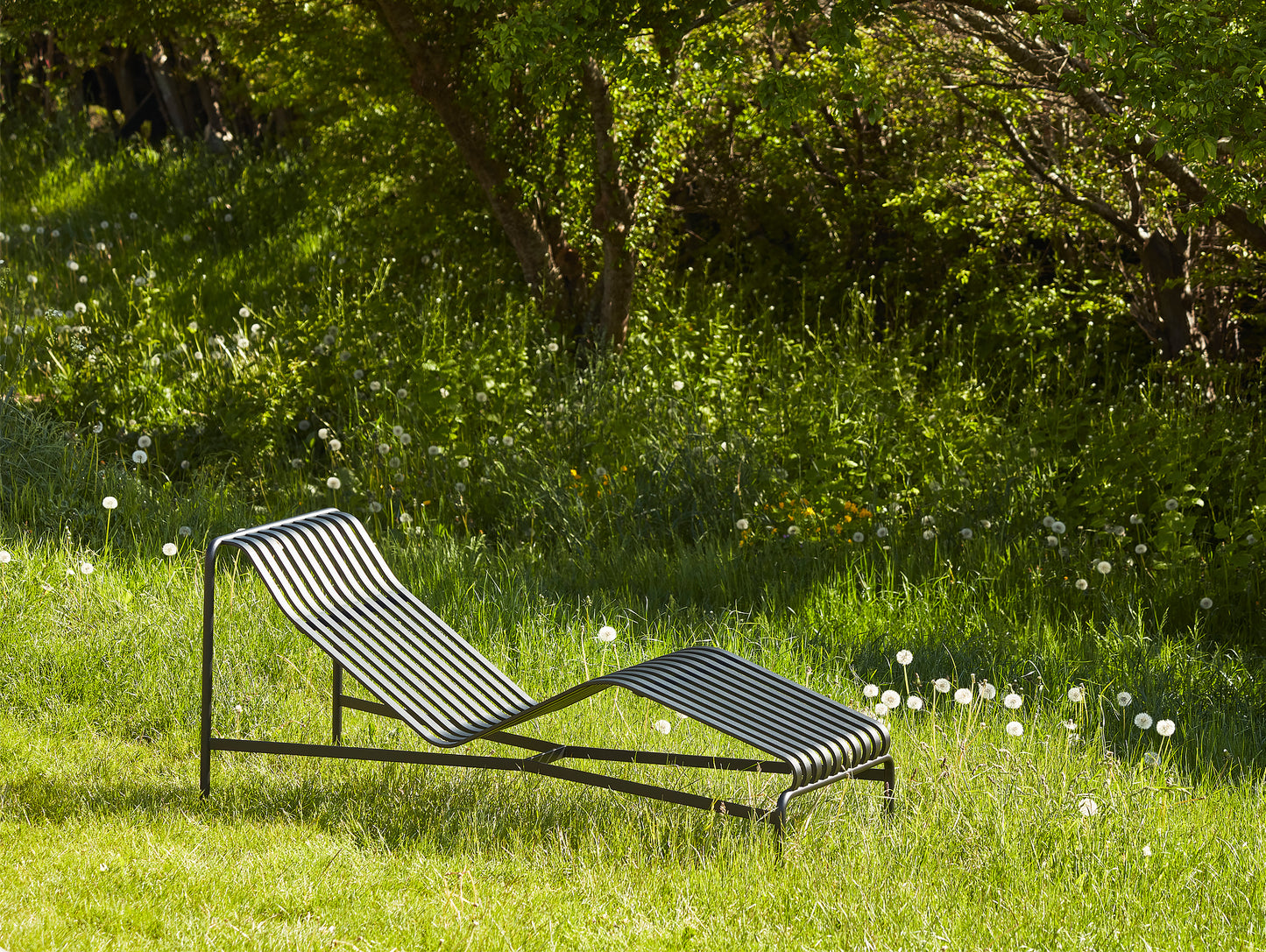 HAY Palissade Chaise Longue in Anthracite