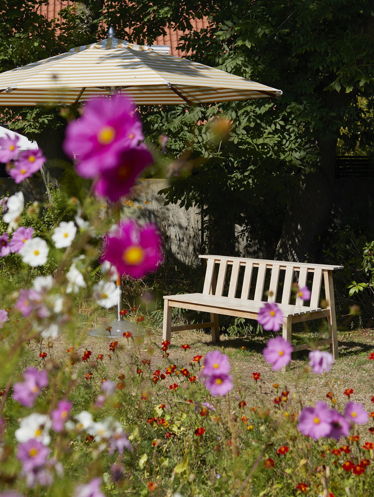 Cadence Bench and Atlantis Umbrella 330 cm Yellow Stripe by Skagerak