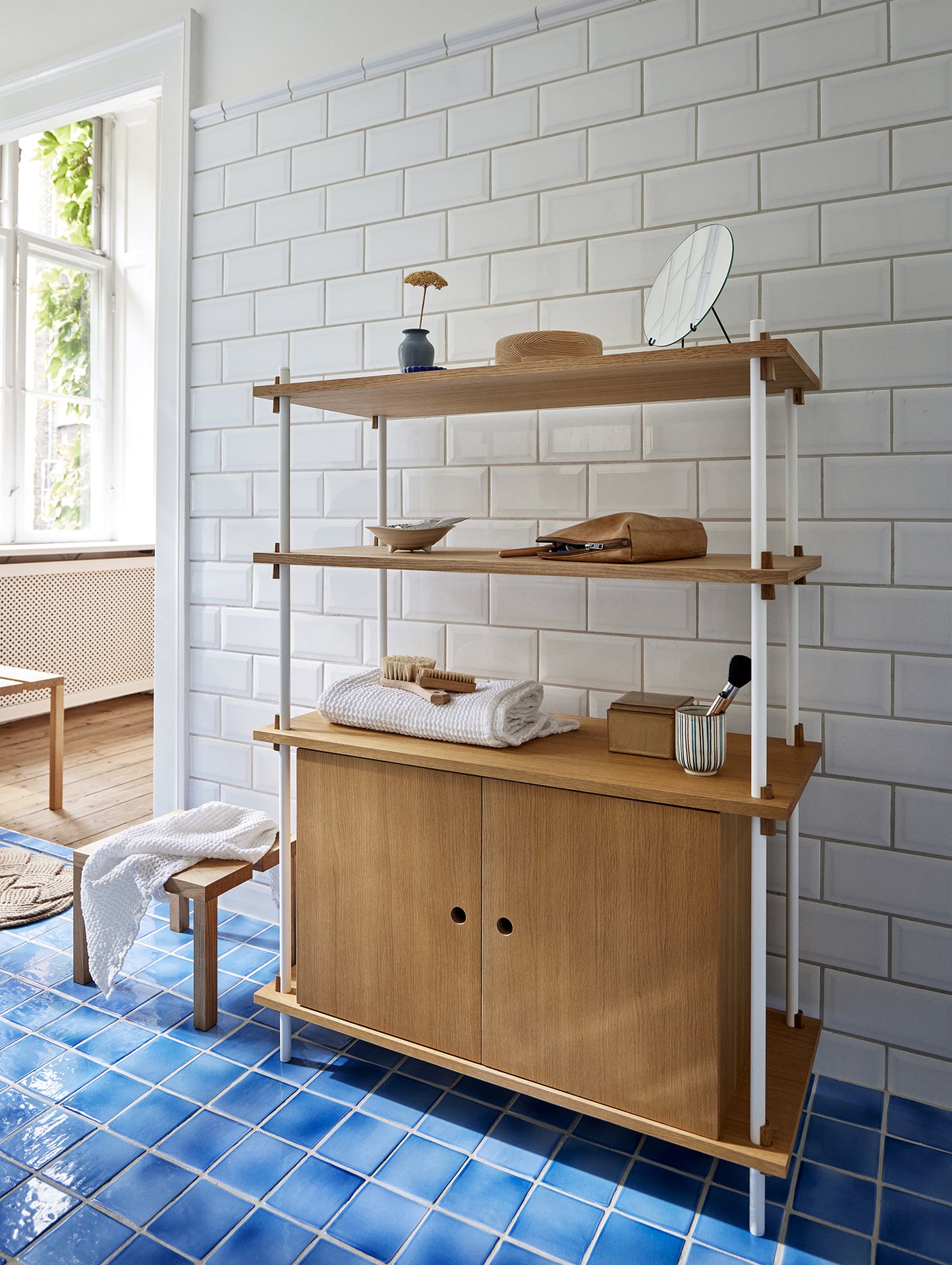 Moebe Shelving System - S.115.1.B Set in White / Oiled Oak