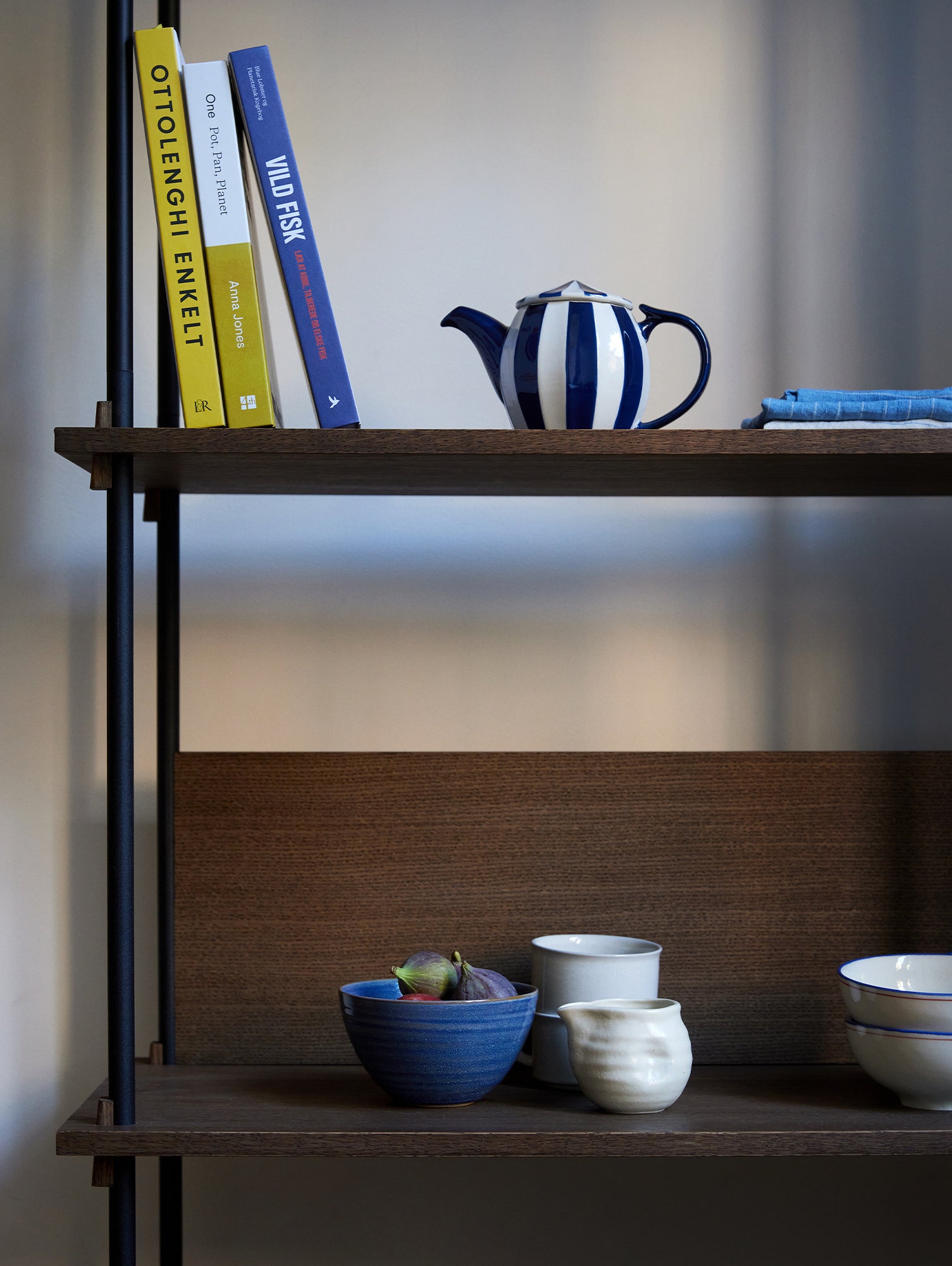 Moebe Shelving System - S.200.1.A Set in Black / Smoked Oak
