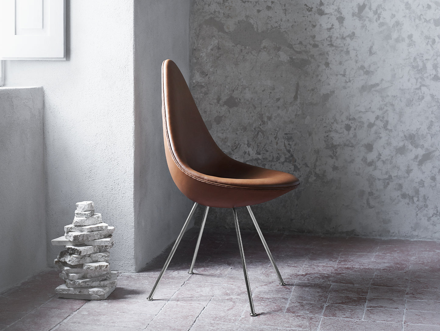 Drop Dining Chair 3110 by Fritz Hansen - Walnut Grace Leather / Chromed Steel
