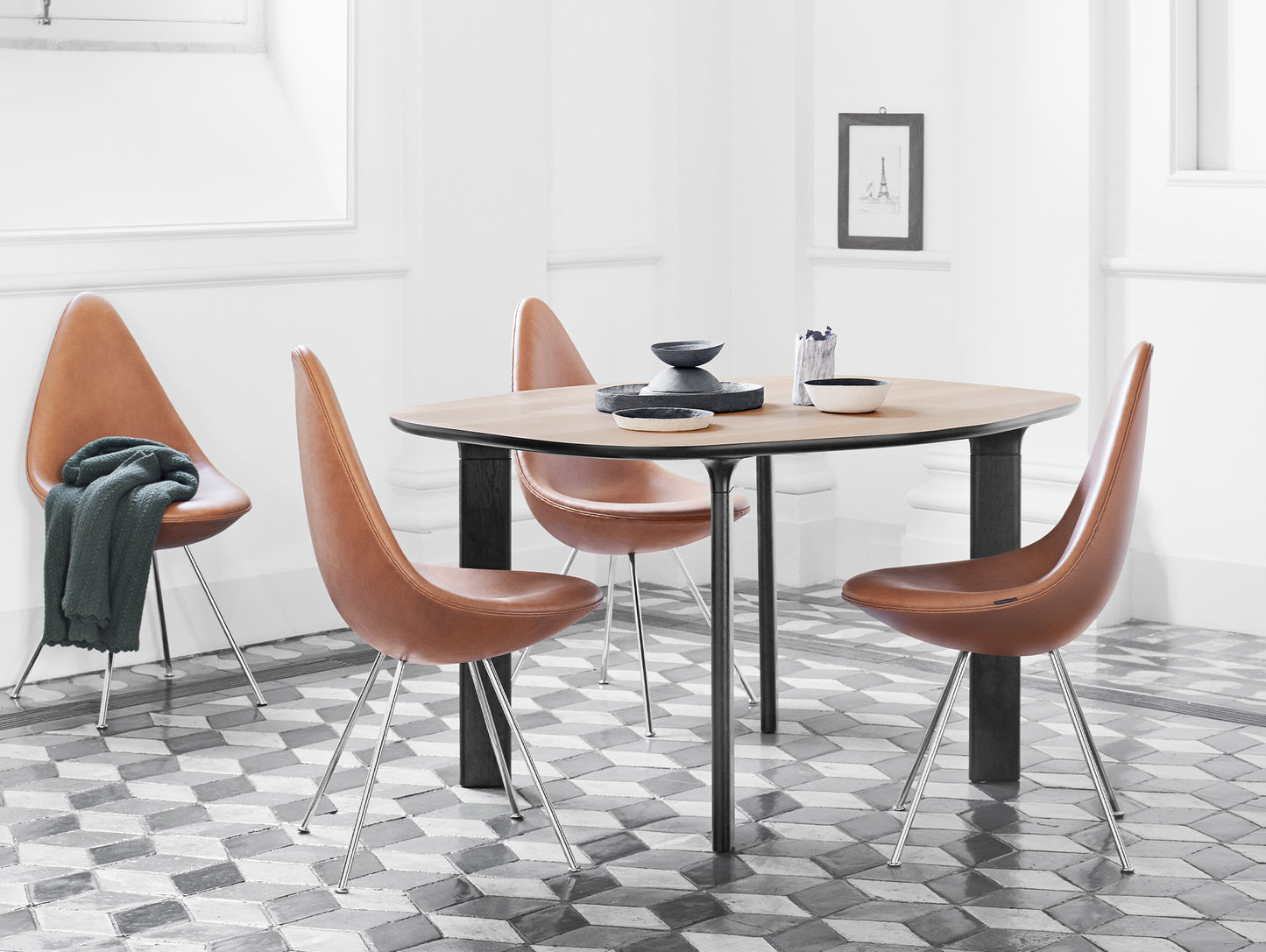 Drop Dining Chair 3110 by Fritz Hansen - Walnut Grace Leather / Chromed Steel