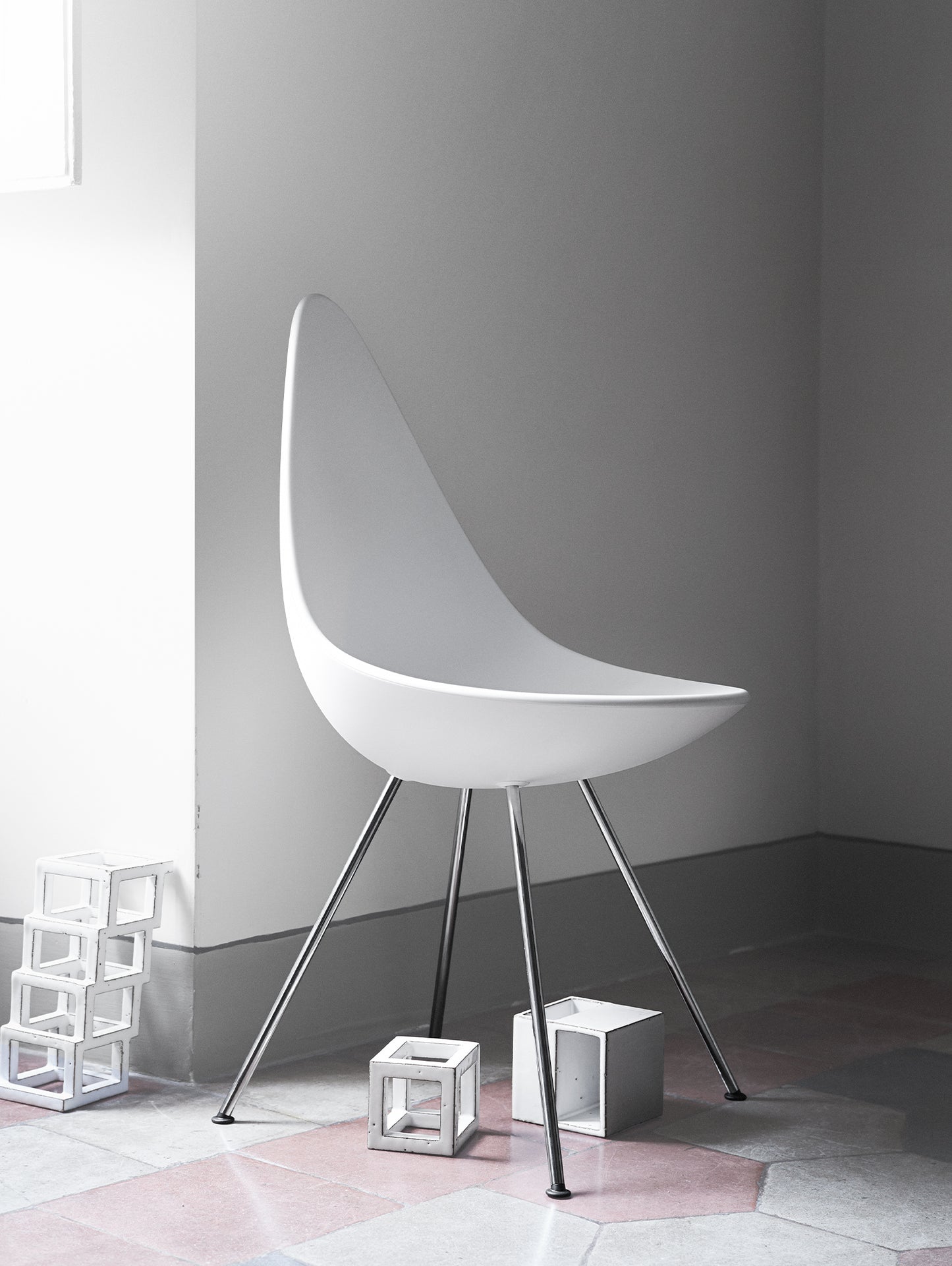Drop Dining Chair Plastic (3110) by Fritz Hansen - White / Chromed Steel