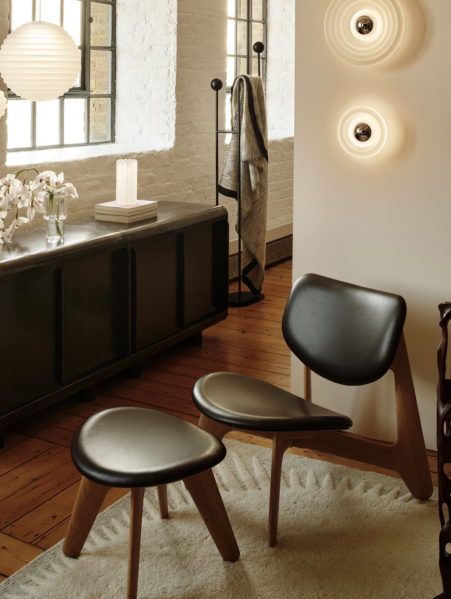 Slab Lounge Chair by Tom Dixon - Natural Oak / Leather Choko