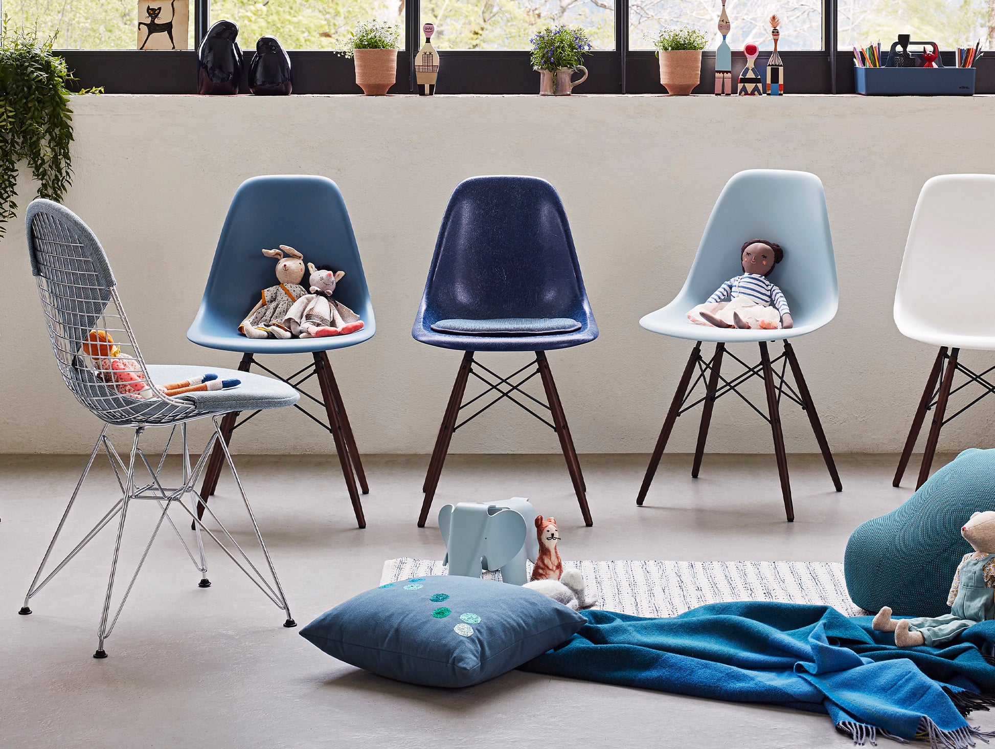Eames Elephant RE (Small) by Vitra - Sky Blue