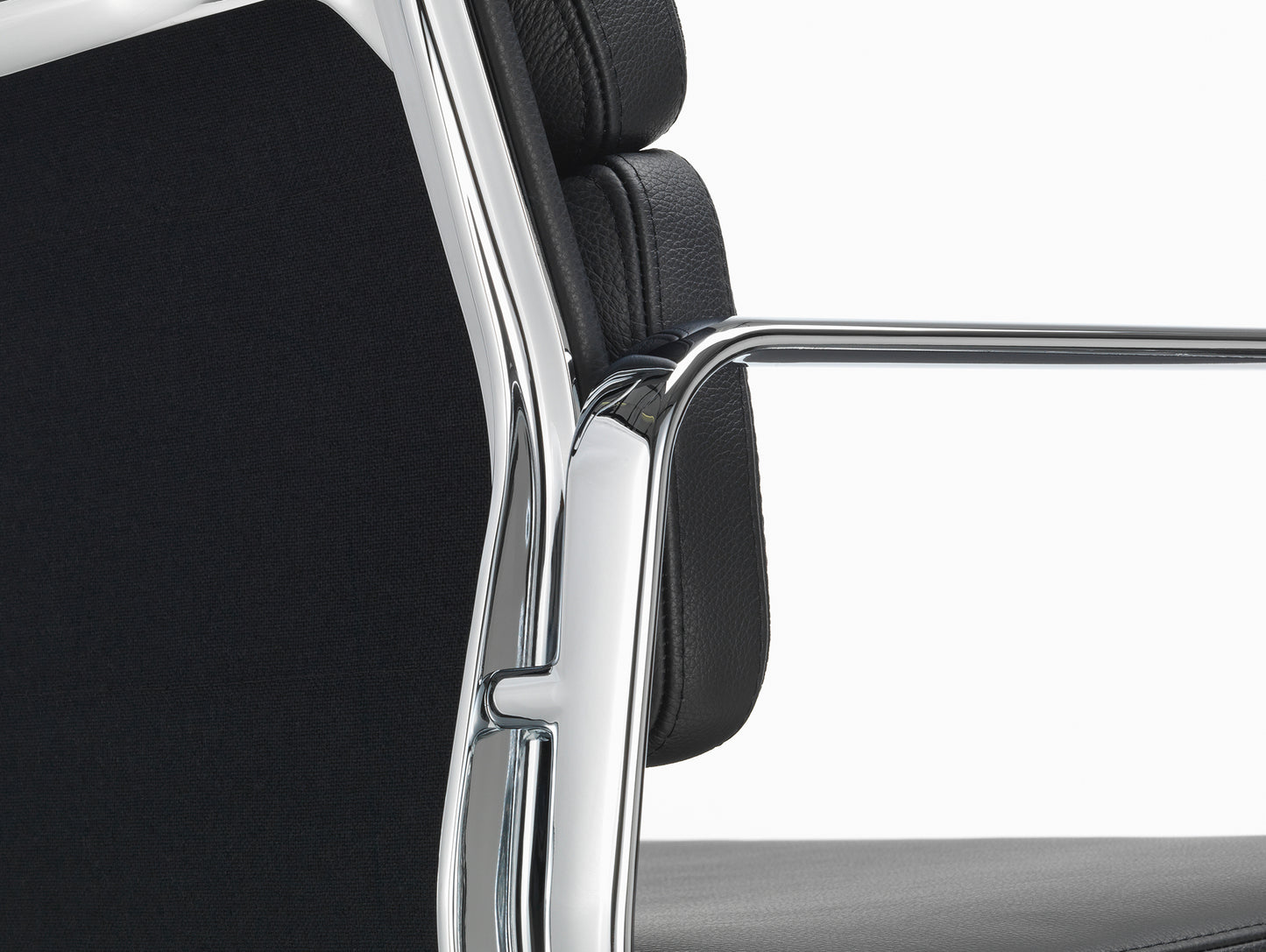 Soft Pad Work Chair EA 217 by Vitra - Chromed Aluminium / Seat: Nero Leather / Back: Plano Nero (L20)