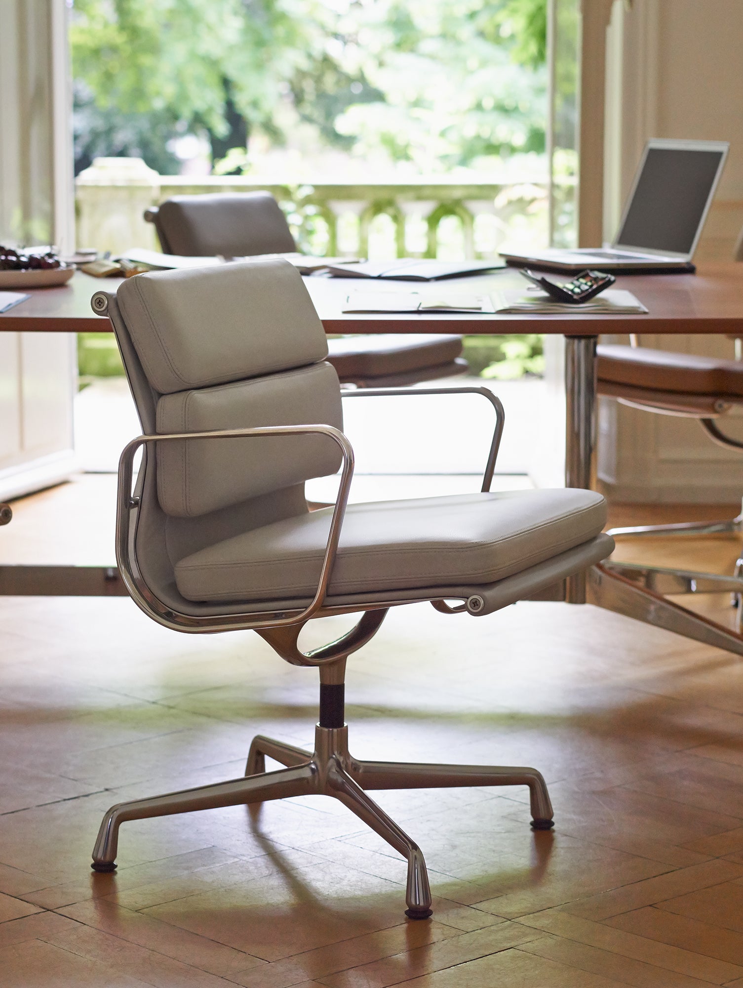 Soft Pad Conference Chair EA 208 by Vitra - Polished Aluminium / Seat: Cement Premium F Leather / Back: Plano Cream White Sierra Grey (L50)