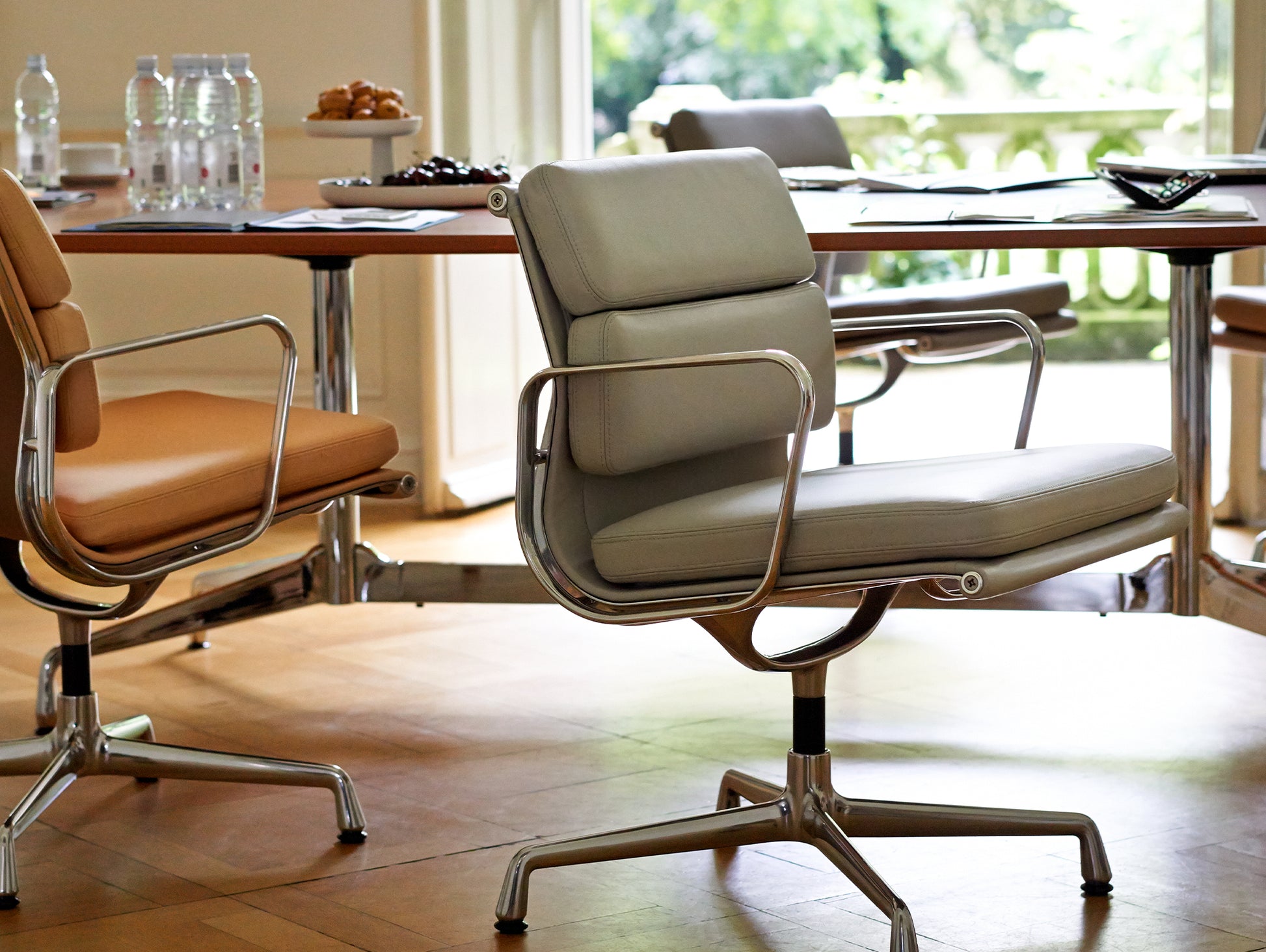 Soft Pad Conference Chair EA 208 by Vitra