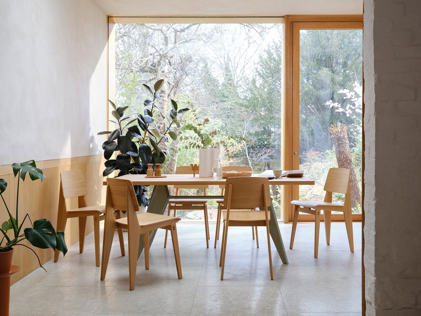 EM Table by Vitra - Solid Oak Tabletop / Gris Vermeer Base