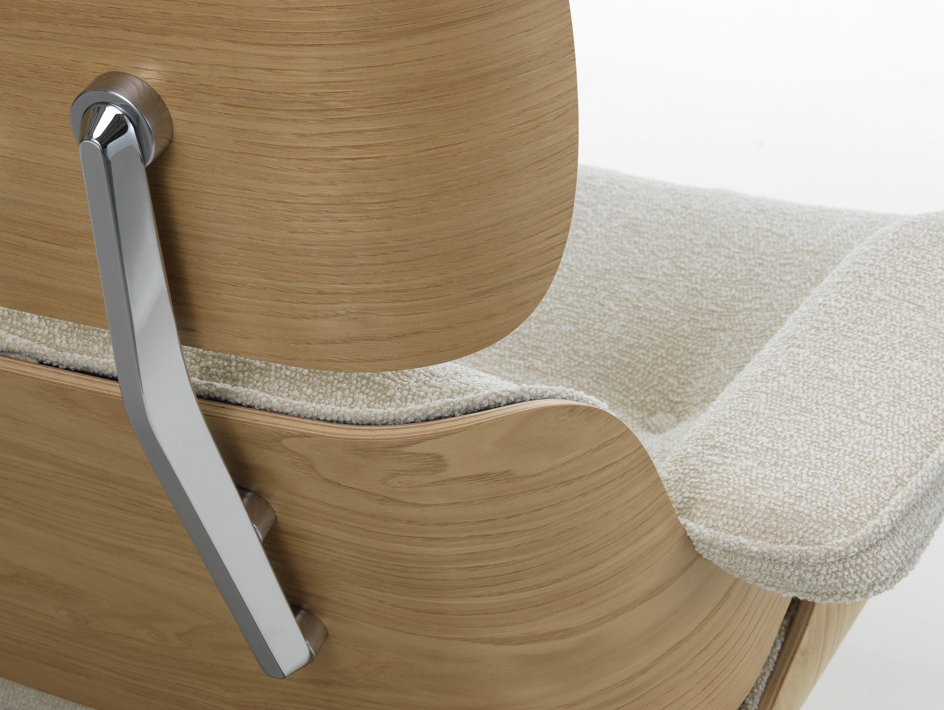 Eames Lounge Chair by Vitra -Lacquered Chestnut / 02 Cream Pearl Nubia