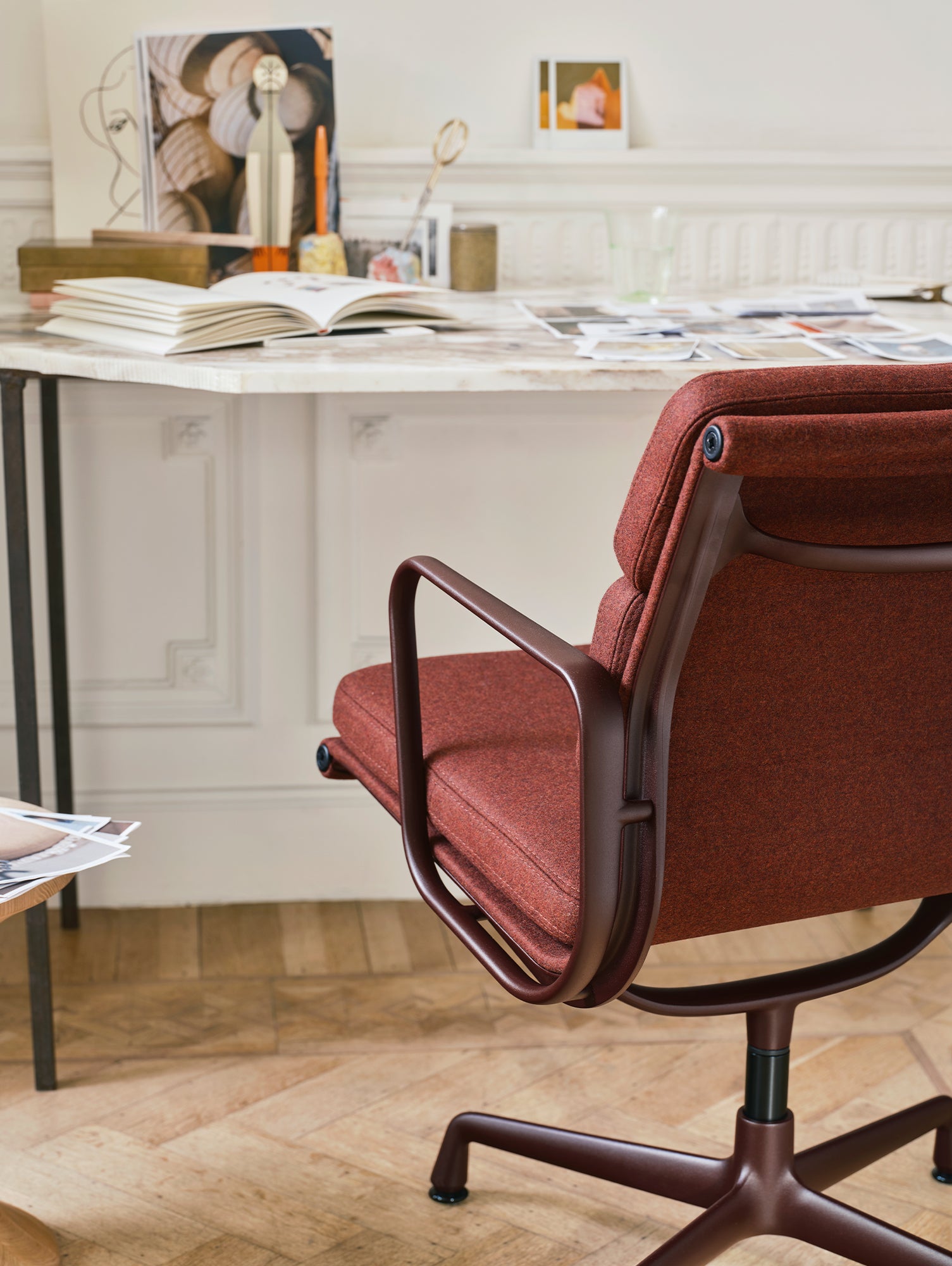 Soft Pad Conference Chair EA 208 by Vitra - Dark Bordeaux Powder-Coated Aluminium / Cosy 2 Chestnut (F80)