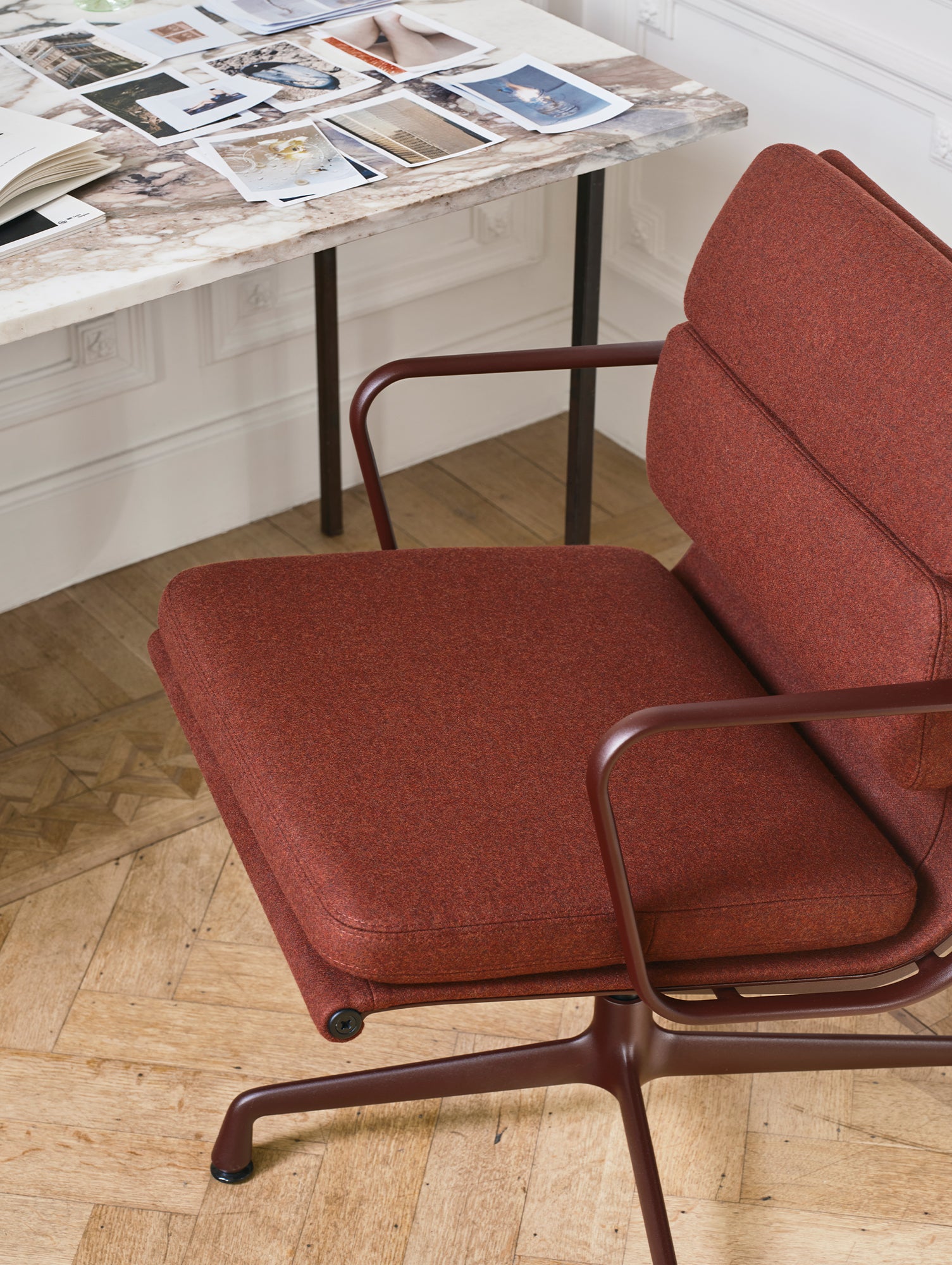 Soft Pad Conference Chair EA 208 by Vitra - Dark Bordeaux Powder-Coated Aluminium / Cosy 2 Chestnut (F80)