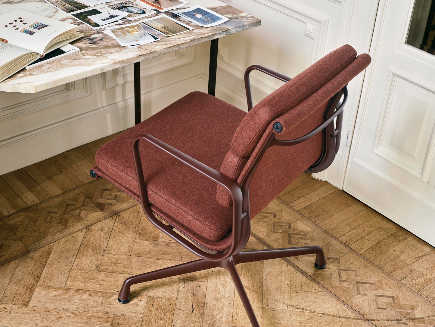 Soft Pad Conference Chair EA 208 by Vitra - Dark Bordeaux Powder-Coated Aluminium / Cosy 2 Chestnut (F80)