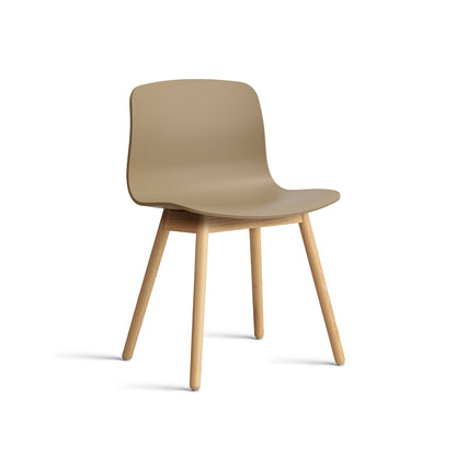 About A Chair AAC 12 - Clay 2.0 Shell / Lacquered Oak Base