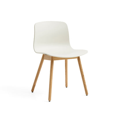 About A Chair AAC 12 - Melange Cream 2.0 Shell / Lacquered Oak Base