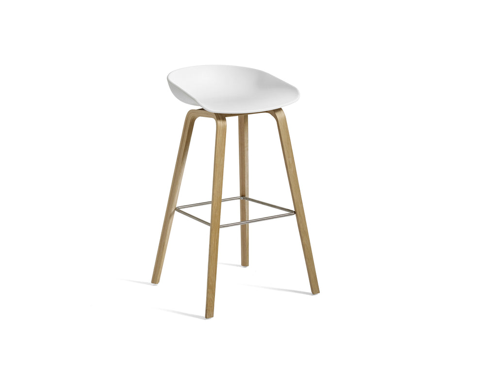 About A Stool AAS 32 by HAY - H 75cm / White Shell / Soaped Oak Base