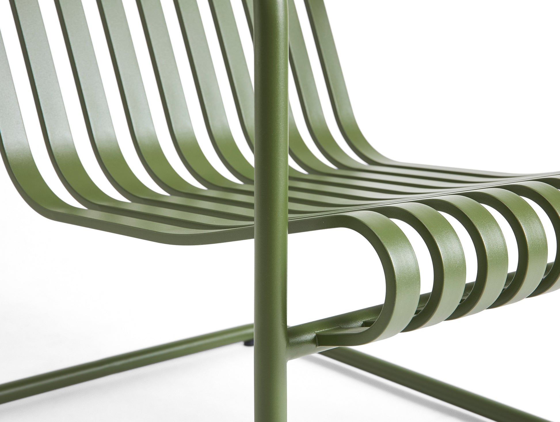 Palissade Cantilever Lounge Chair Low by HAY - Olive