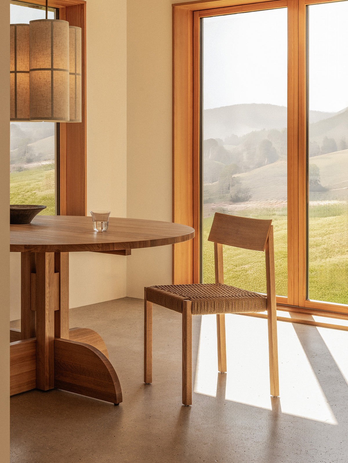 Puffin Round Dining Table (Solid Oak)