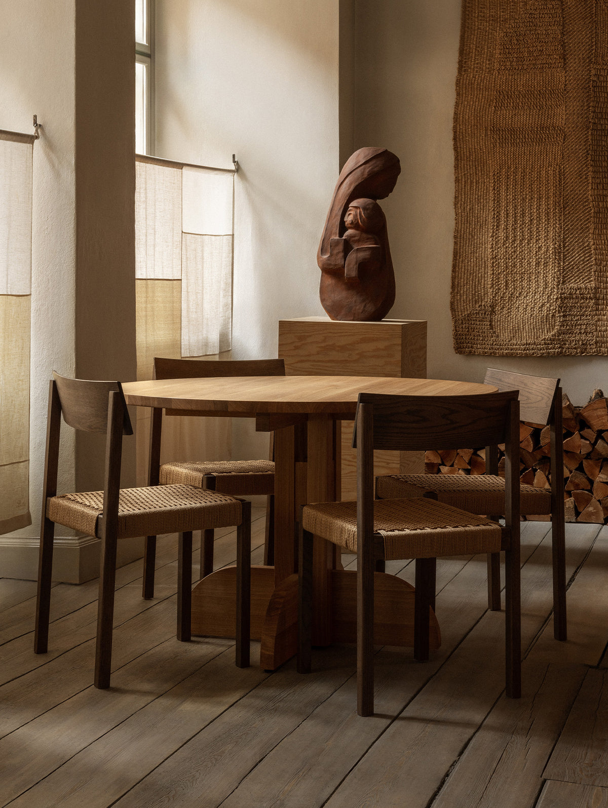 Puffin Round Dining Table (Solid Oak)