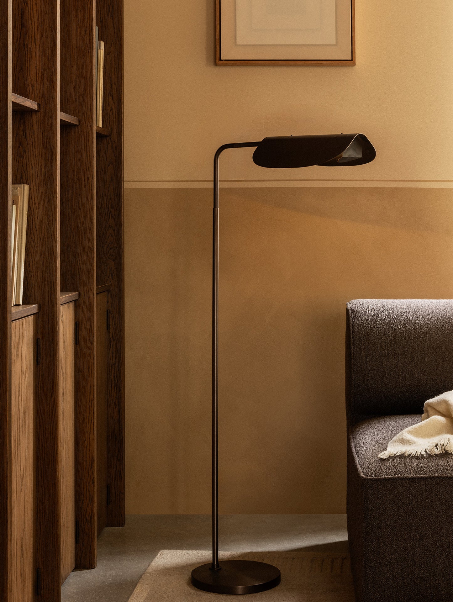 Wing Floor Lamp by Audo Copenhagen - Bronzed Aluminium
