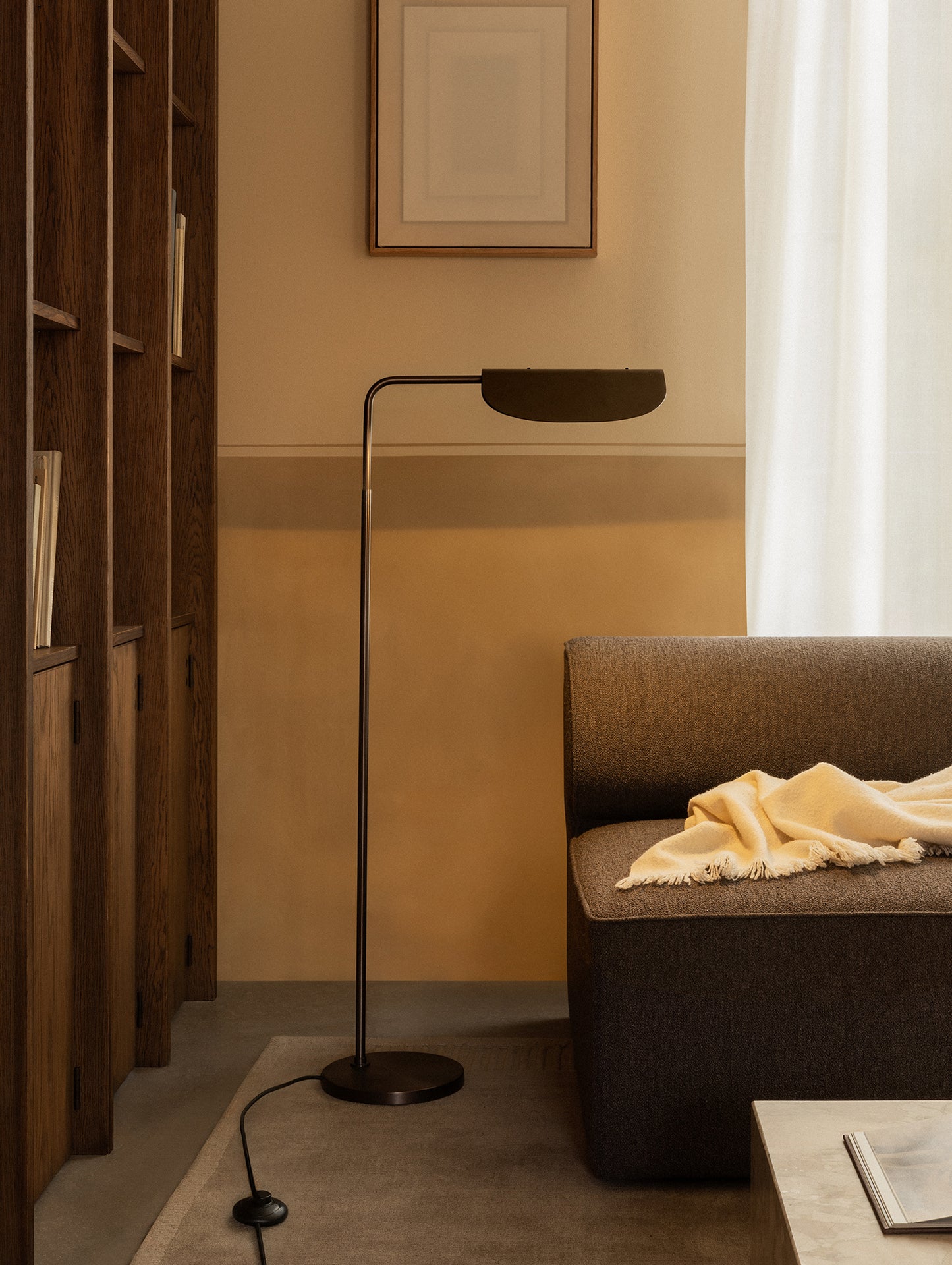 Wing Floor Lamp by Audo Copenhagen - Bronzed Aluminium