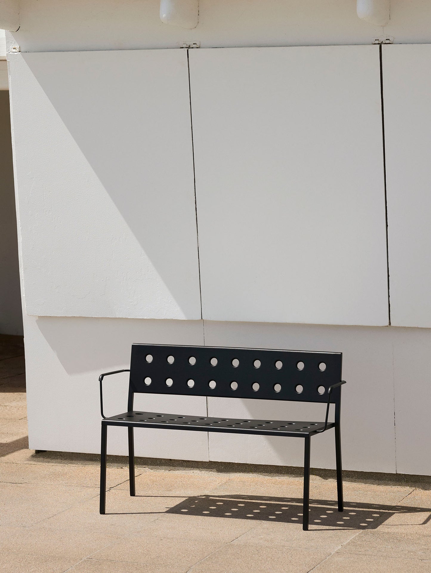 Balcony Outdoor Bench with Armrest by HAY - Anthracite