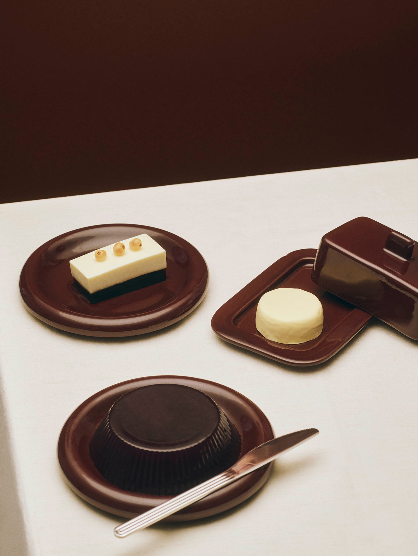 Barro Butter Dish by HAY - Burgundy