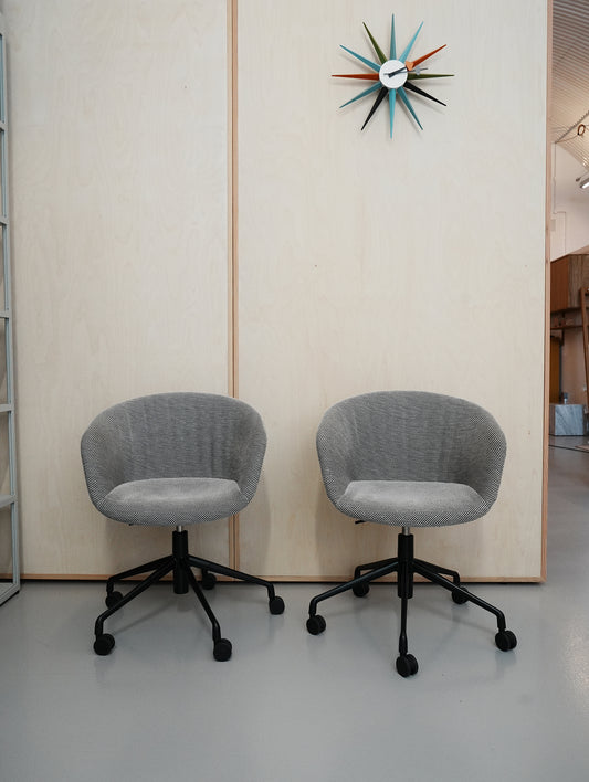 About A Chair AAC 53 Soft / Dot 1682 / Black Aluminium Base / Ex-Display
