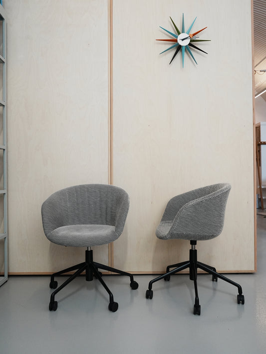 About A Chair AAC 53 Soft / Dot 1682 / Black Aluminium Base / Ex-Display