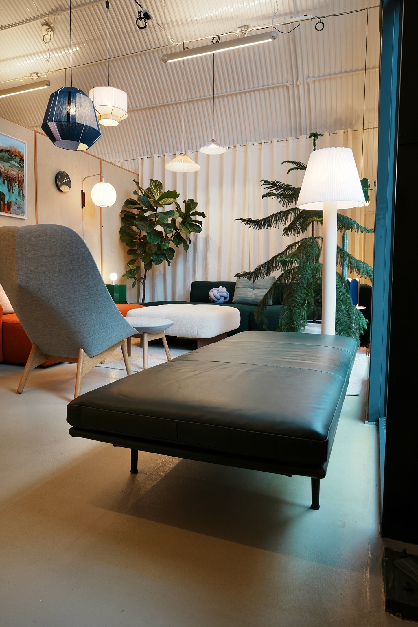 Outline Daybed / Dark Green Refine Leather / Factory 2nd